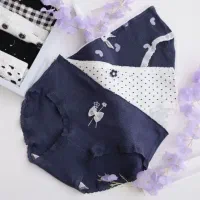 لباس زیر|لباس|قم, وادی السلام|دیوار