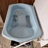 تخت تعویض و وان ایستاده بهمراه صندلی حمام کودک