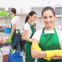 آشپزی و نظافت منزل