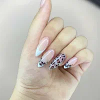 کاشت ناخن با بهترین مواد و کیفیت ۴۵۰