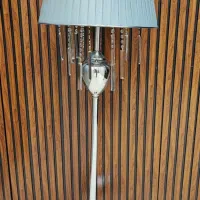 آباژور کنار سالنی فلزی|چراغ خواب و آباژور|هشتگرد, شهرک ولیعصر (مصلی)|دیوار