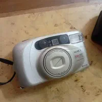 دوعدد دوربین عکاسی قدیمی.