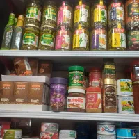 پیک سوپر مارکت . و فروشنده خانم