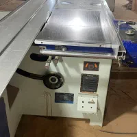 برش کار وکارگر ساده کارگاه کابینت سازی