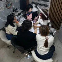 آموزش کاشت ناخن