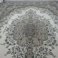 یک عدد فرش ۳ در ۴ کرمی