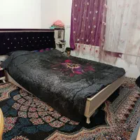 رختخواب دوطبقه و میز تحریر