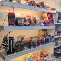 ویترین مغازه چوبی و شیک