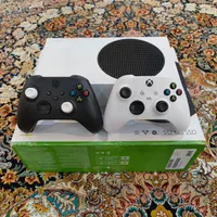 فروش Xbox Series S + دو دسته (سفید و مشکی کاستوم)