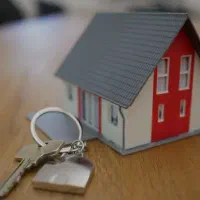 ۲۵۰ متر ویلایی حاشیه با ۸ سقف پروانه ۳۰ متر تجاری