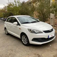 ام وی ام ۳۱۵ صندوق دار سفید