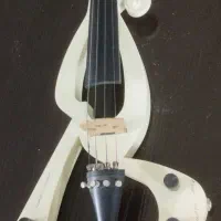 ویالن الکتریک سالم تمیز خوش صدا با جعبه کیف و آرشه|ویولن|اصفهان, بهارستان|دیوار