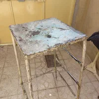 چهار پایه فلزی
