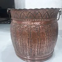 گلدان مسی بزرگ کنار سالنی|صنایع دستی و سایر لوازم تزئینی|کرج, مشکین‌دشت|دیوار