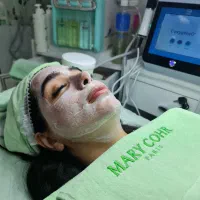 ۳۰ ٪ تخفیف  فشیالِ پوست کربوکسی تراپی تخصصی