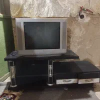 تلویزیون و میز