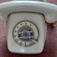 دو عدد تلفن قدیمی