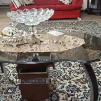 یه عدد میز شیشه ایی