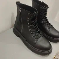 نیم بوت|کیف، کفش، کمربند|ری, علایین|دیوار