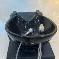 صندلی ‌،سرشور ،اینه ،کمد و دکوری‌ زنبوری ارایشگاه|آرایشگاه و سالن‌های زیبایی|یزد, |دیوار