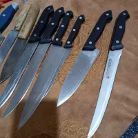 تعداد زیادی چاقو  اشپزخانه