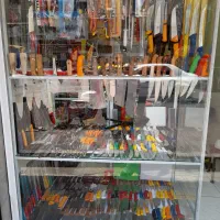 چاقوفروشی و تیزکنی