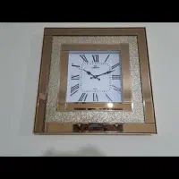 ساعت دیواری آینه ای کاملا سالم