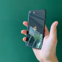 اپل iPhone SE (2020) با حافظهٔ ۱۲۸ گیگابایت