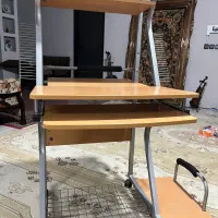میز تحریر و کامپیوتر