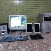 سیستم کامپیوتر با لوازم جانبی کاملا سالم