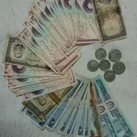 تعدادی سکه واسکناس قدیمی