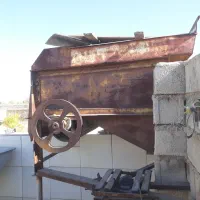 یک دستگاه چرخ پوست کن پسته و دستگاه  پسته شور