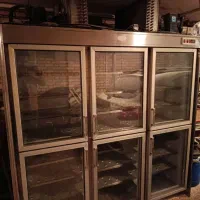 دوعدد فریزر ایستاده و یخچال تاپینگ