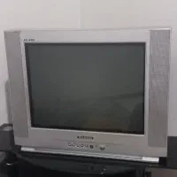 تلویزیون با میز