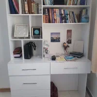 میزتحریر وکتابخانه