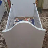 تخت خواب گهواره ای به همراه تشک|تخت و صندلی بچه|ری, فیروزآبادی|دیوار