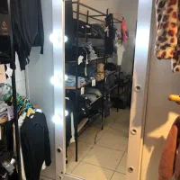 آیینه لامپدار، مانکن زنانه