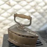 اتو زغالی قدیمی