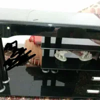 میز. تلویزیون