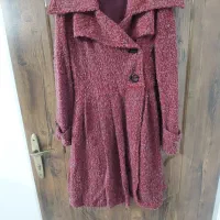 پالتو زنانه پشمی قرمز با آستر  سایز ۳۶  در حد نو