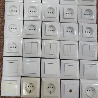 تعدادی کلید و پریز