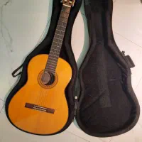 گیتار یاماها c70 با وسایل