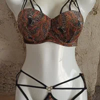 لباس زیر زنانه