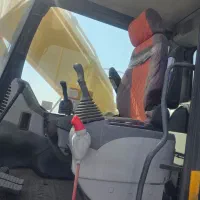 بیل میکانیکی کوماتسو ۲۲۰ خط ۷ پلاک منطقه آزاد|خودرو سنگین|اهواز, پردیس دو|دیوار