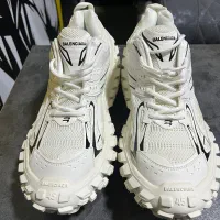 دو جفت کتانی اَصل و کاملاً سالم اکبند