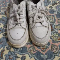 کفش زنانه و دخترانه با لباس دخترانه