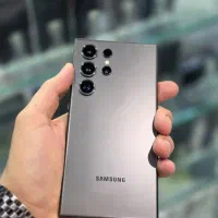 گوشی در حد نو ۶ ماه گارانتی دارد