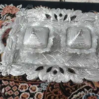سینی استیل ب همراه دوعدد قندان نو مناسب جهیزیه