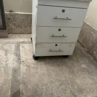 سه کشو قفل دار و چرخدار سالم و تمیز