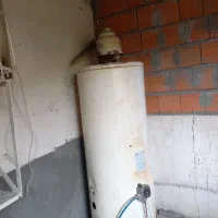 آبگرمکن و درب آهنی خیلی تمیز